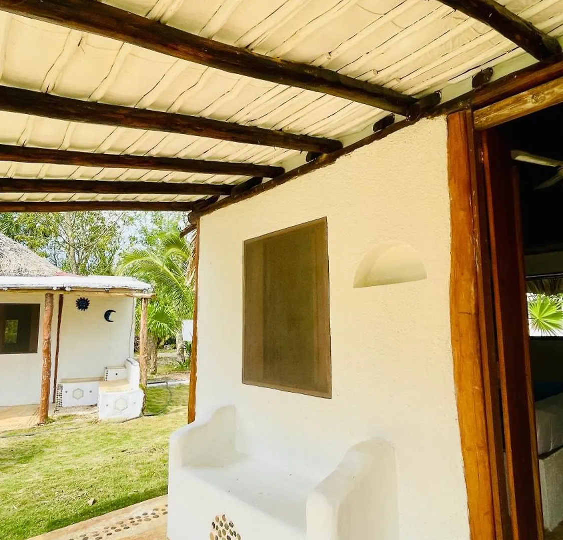 Eco-Cabanas Ya'Ax Bejo' Selva Maya Leona Vicario